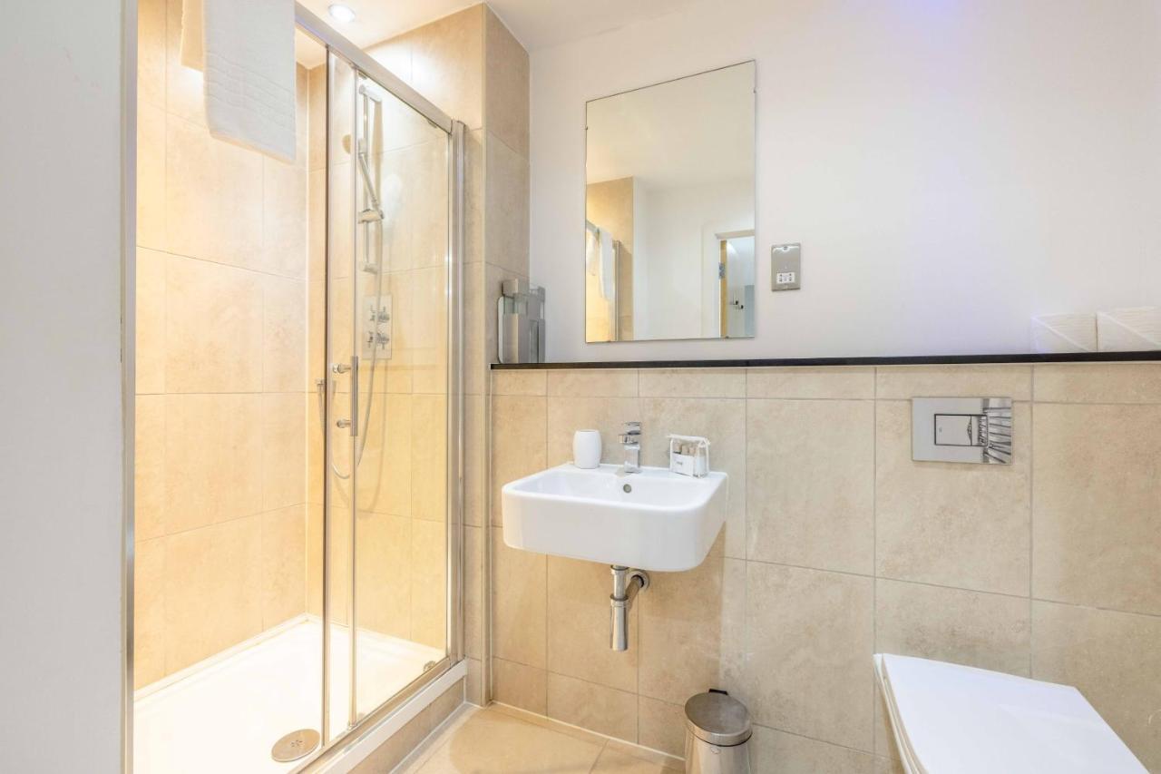 2 Bed At Slough Station & Parking - London In 20 Mins公寓 外观 照片